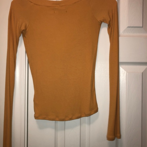 Urban Outfitters Off the shoulder top - Picture 2 of 2